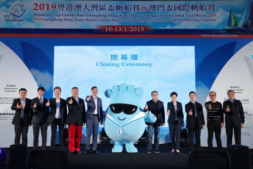 嘉賓慶賀賽事完滿舉行